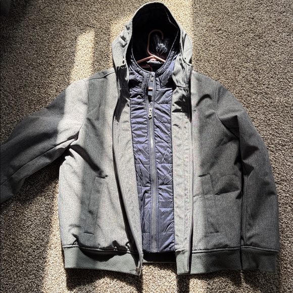 TOMMY HILFIGER SOFT SHELL ACTIVE FILLED BOMBER JACKET - Picture 5 of 5